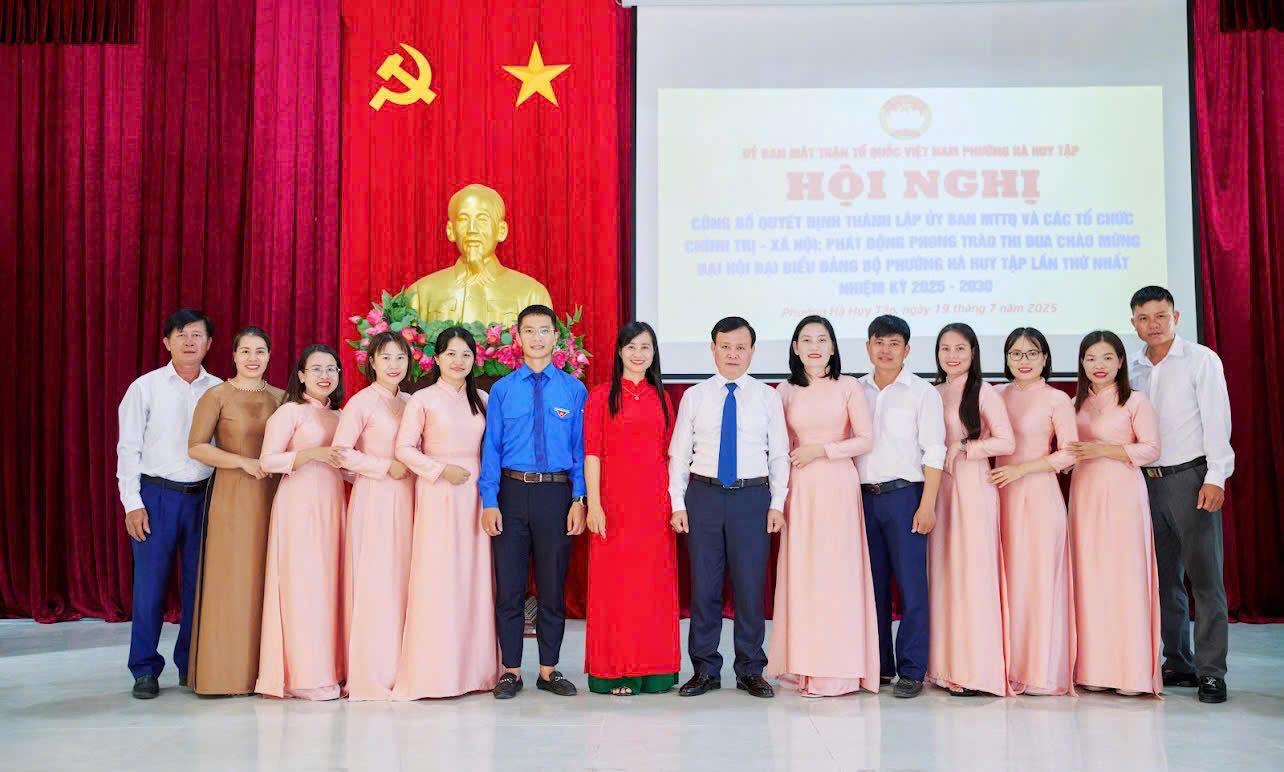 ỦY BAN MTTQ PHƯỜNG HÀ HUY TẬP CÔNG BỐ QUYẾT ĐỊNH THÀNH LẬP VÀ PHÁT ĐỘNG PHONG TRÀO THI ĐUA CHÀO MỪNG ĐẠI HỘI ĐẢNG BỘ PHƯỜNG LẦN THỨ NHẤT
