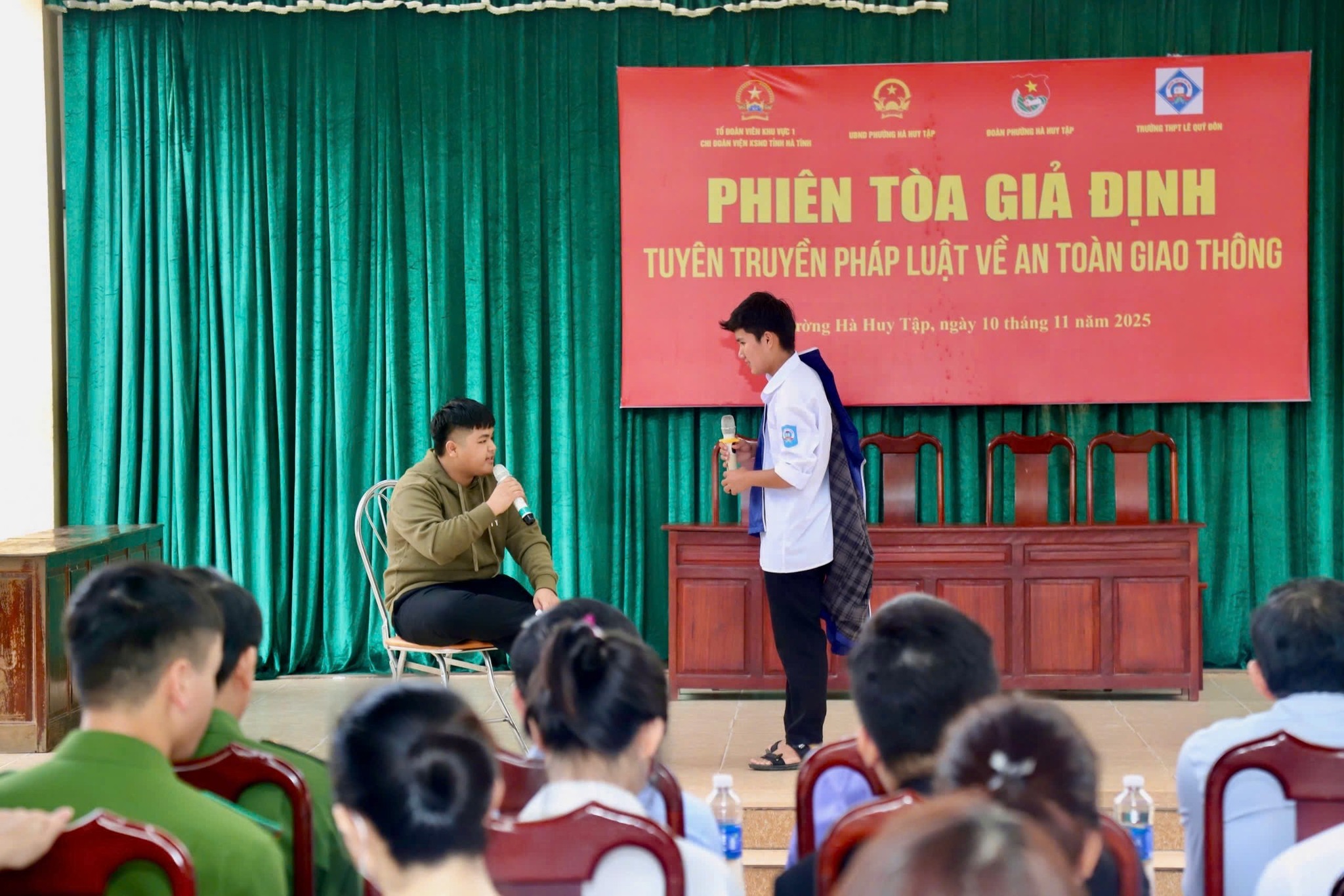 PHIÊN TÒA GIẢ ĐỊNH TUYÊN TRUYỀN PHÁP LUẬT VỀ AN TOÀN GIAO THÔNG CHO HỌC SINH TRƯỜNG THPT LÊ QUÝ ĐÔN