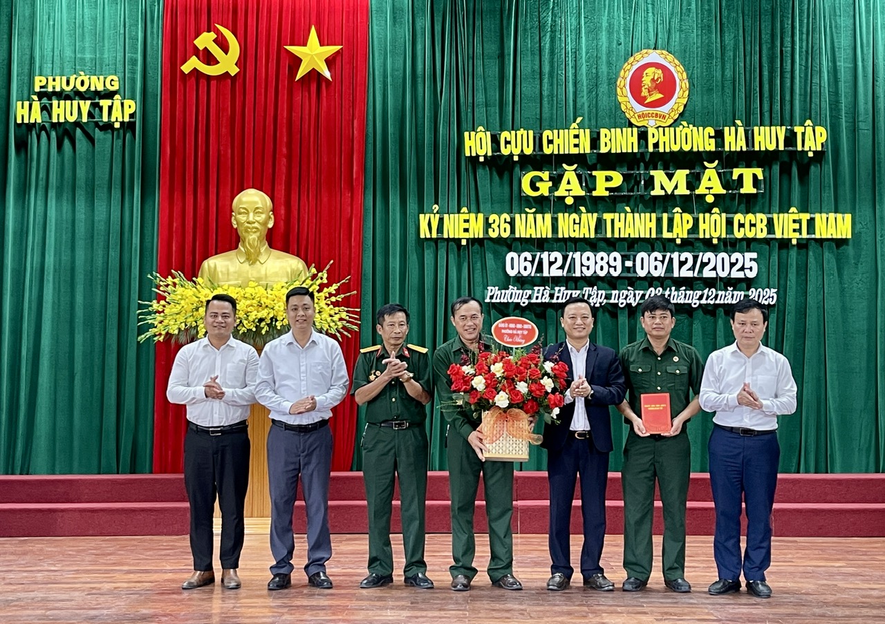 HỘI CCB PHƯỜNG HÀ HUY TẬP GẶP MẶT KỶ NIỆM 35 NĂM NGÀY THÀNH LẬP HỘI CCB VIỆT NAM