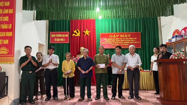 26 SUẤT QUÀ NGHĨA TÌNH GỬI ĐẾN CÁC GIA ĐÌNH CHÍNH SÁCH CỦA TỔ DÂN PHỐ 3 - PHƯỜNG HÀ HUY TẬP
