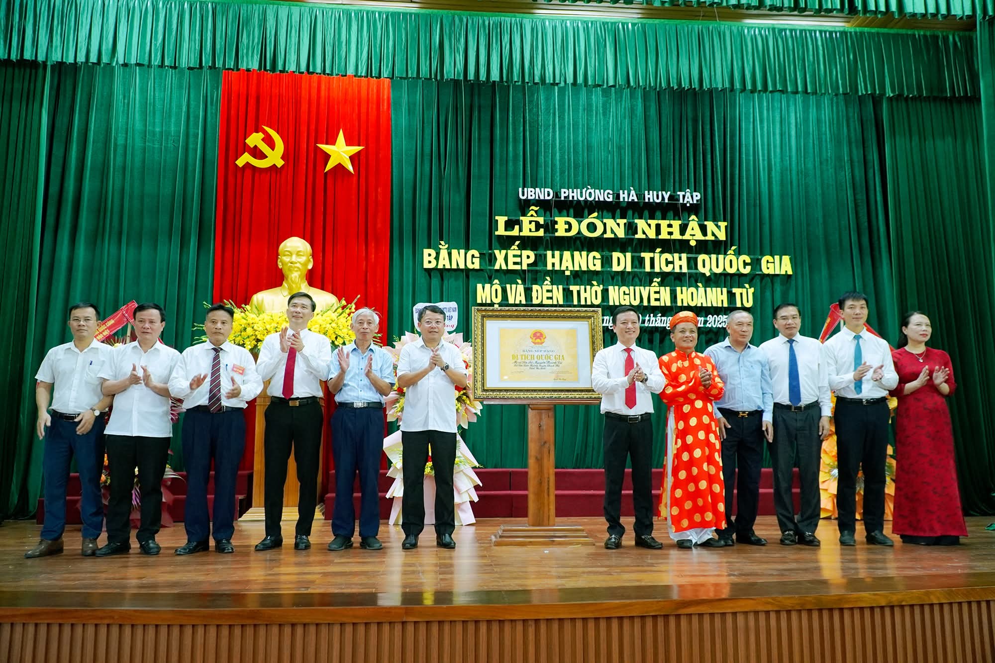 Trang trọng Lễ đón nhận Bằng công nhận di tích lịch sử cấp quốc gia Mộ và đền thờ Nguyễn Hoành Từ