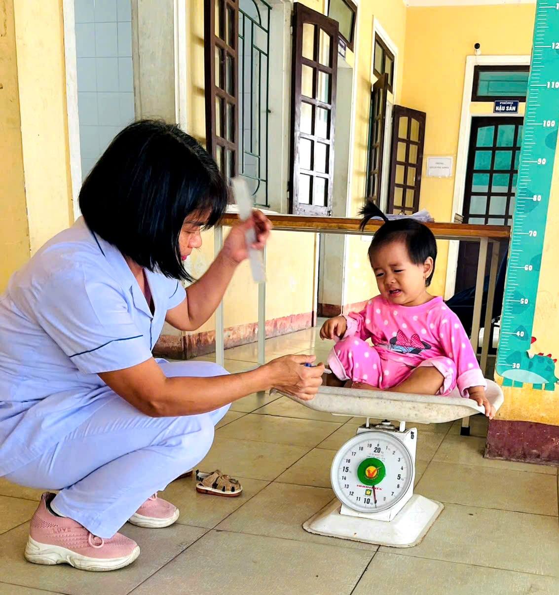 PHƯỜNG HÀ HUY TẬP TRIỂN KHAI HOẠT ĐỘNG CÂN, ĐO NHÂN TRẮC VÀ ĐÁNH GIÁ DINH DƯỠNG TRẺ EM NĂM 2025