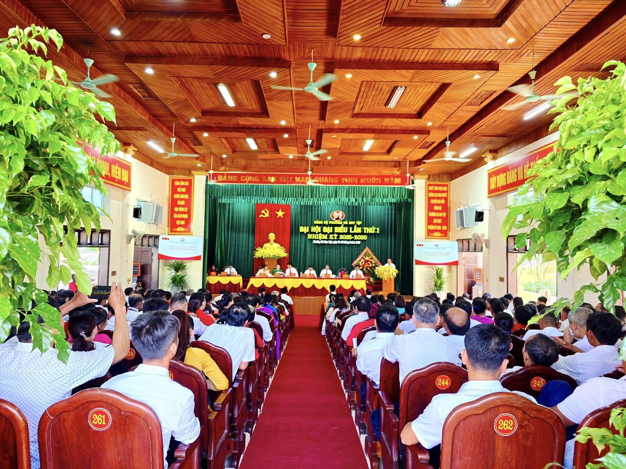 PHƯỜNG HÀ HUY TẬP TỔ CHỨC THÀNH CÔNG PHIÊN THỨ NHẤT ĐẠI HỘI ĐẢNG BỘ LẦN THỨ NHẤT, NHIỆM KỲ 2025 – 2030