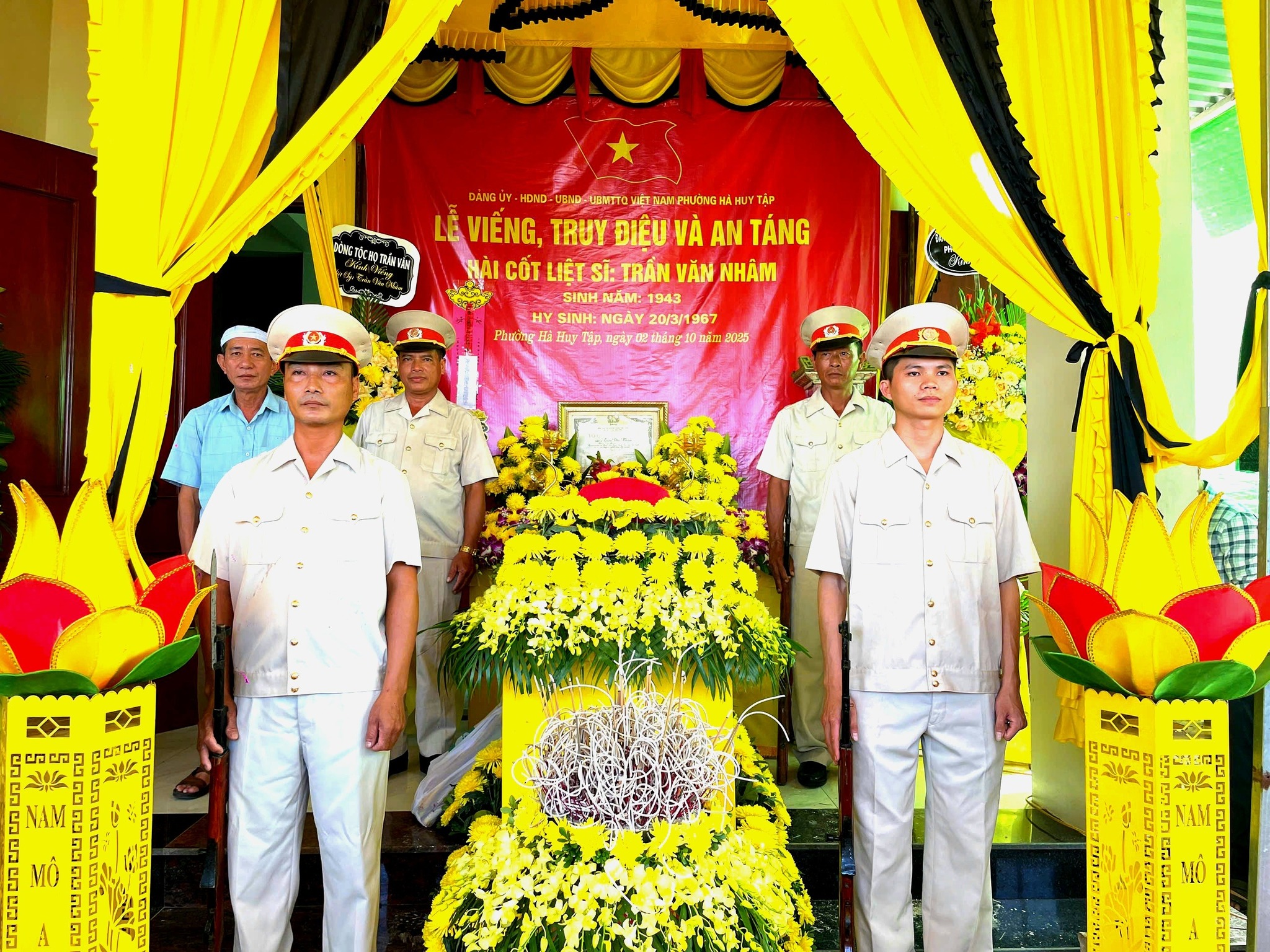 TRANG NGHIÊM, XÚC ĐỘNG LỄ VIẾNG, TRUY ĐIỆU VÀ AN TÁNG HÀI CỐT LIỆT SĨ TRẦN VĂN NHÂM