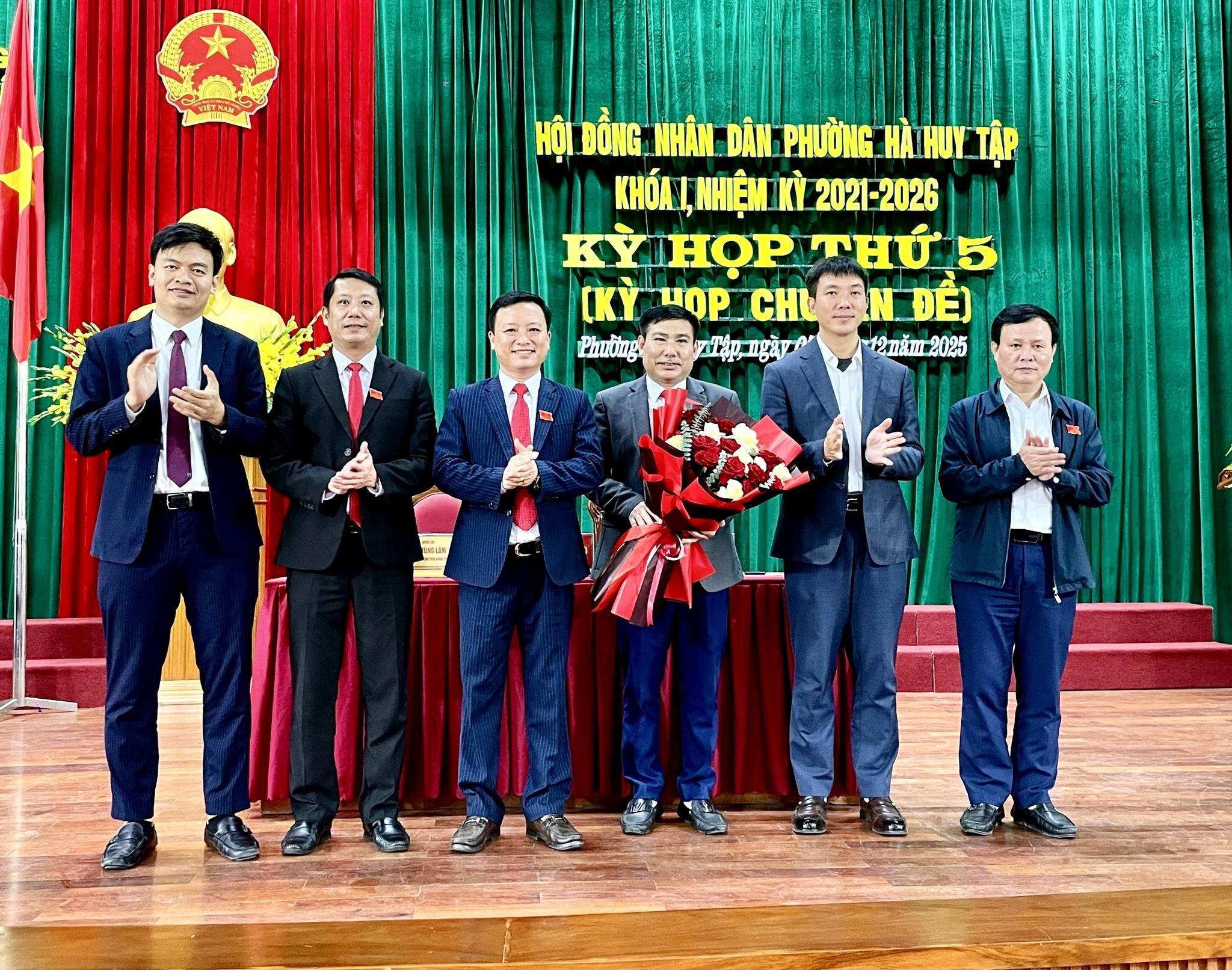 ĐỒNG CHÍ PHẠM MẠNH HIỀN ĐƯỢC BẦU GIỮ CHỨC DANH PHÓ CHỦ TỊCH UBND PHƯỜNG HÀ HUY TẬP NHIỆM KỲ 2021-2026