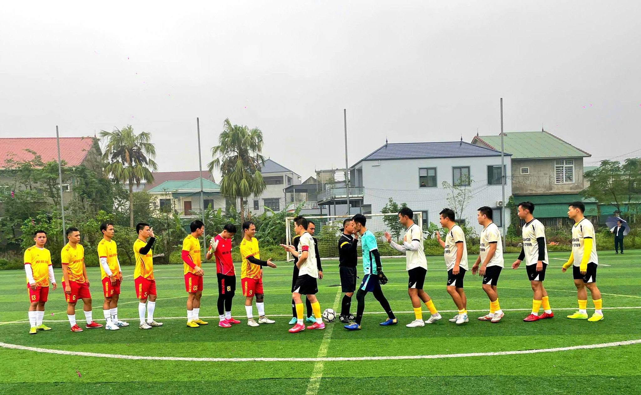 ĐỘI BÓNG NAM PHƯỜNG HÀ HUY TẬP THI ĐẤU NỖ LỰC TRONG TRẬN RA QUÂN TRƯỚC ĐỘI TUYỂN KỲ XUÂN