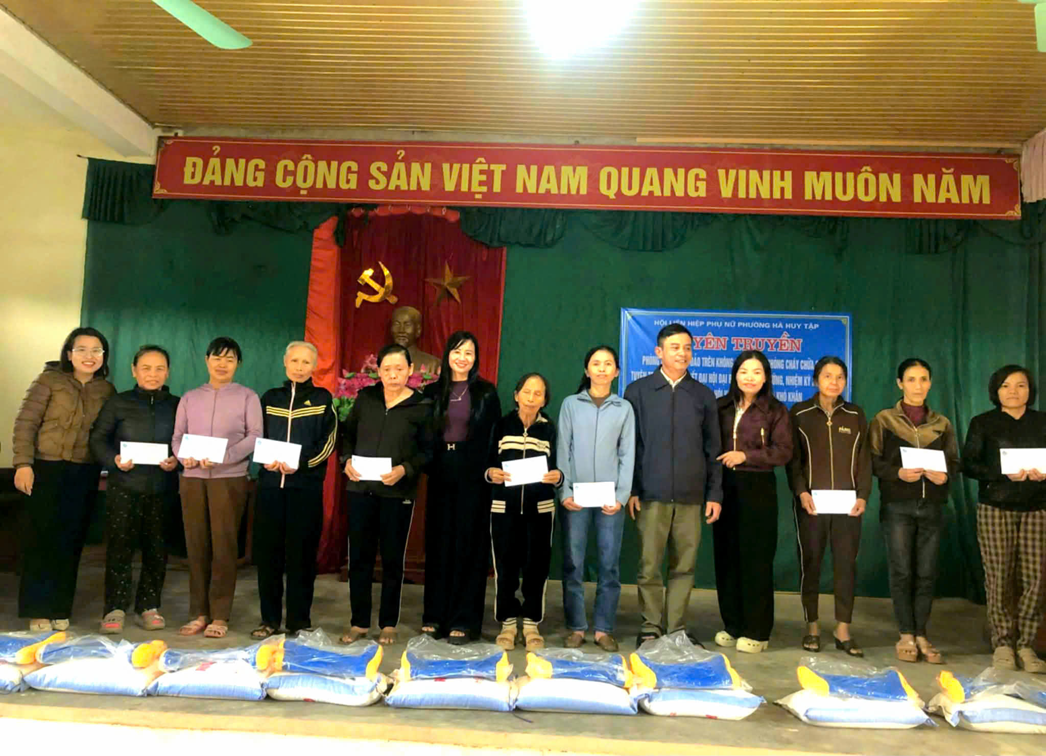 HỘI LHPN PHƯỜNG HÀ HUY TẬP ĐẨY MẠNH CÔNG TÁC TUYÊN TRUYỀN VÀ HỖ TRỢ HỘI VIÊN KHÓ KHĂN TRÊN ĐỊA BÀN