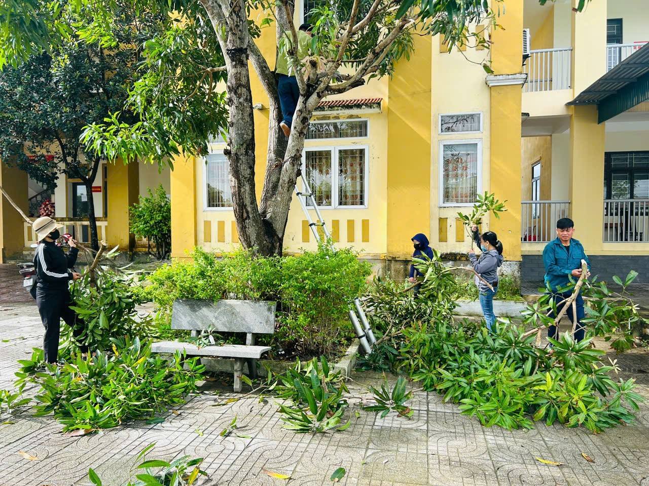 PHƯỜNG HÀ HUY TẬP TRIỂN KHAI CÁC BIỆN PHÁP CẤP BÁCH PHÒNG CHỐNG BÃO SỐ 10