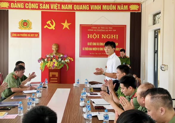 CÔNG AN PHƯỜNG HÀ HUY TẬP TỔ CHỨC HỘI NGHỊ SƠ KẾT CÔNG TÁC CÔNG AN 06 THÁNG ĐẦU NĂM 2025