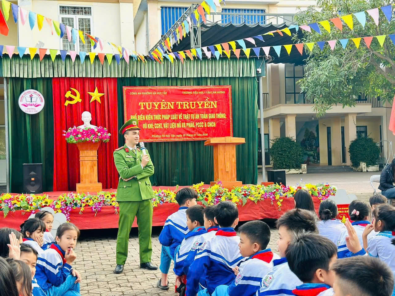 TĂNG CƯỜNG CÔNG TÁC TUYÊN TRUYỀN, PHỔ BIẾN GIÁO DỤC PHÁP LUẬT TRONG TRƯỜNG HỌC