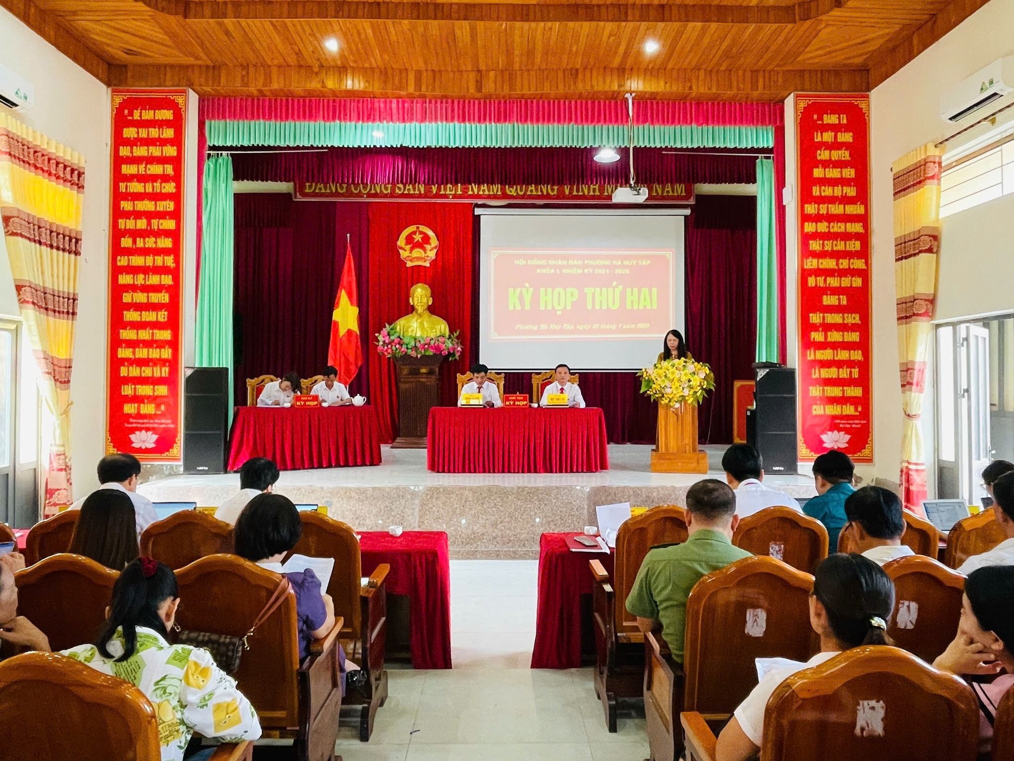 KỲ HỌP THỨ II - HĐND PHƯỜNG HÀ HUY TẬP, NHIỆM KỲ 2021-2025 THÔNG QUA NHIỀU NỘI DUNG QUAN TRỌNG