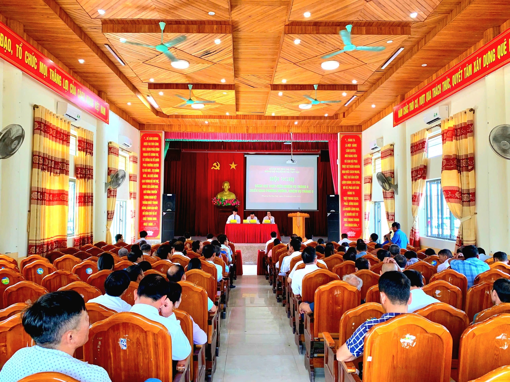ĐẢNG ỦY PHƯỜNG HÀ HUY TẬP: TĂNG CƯỜNG LÃNH ĐẠO, CHỈ ĐẠO, QUYẾT TÂM KHẮC PHỤC HẬU QUẢ BÃO SỐ 5, TRIỂN KHAI HIỆU QUẢ TOÀN DIỆN NHIỆM VỤ THÁNG 9