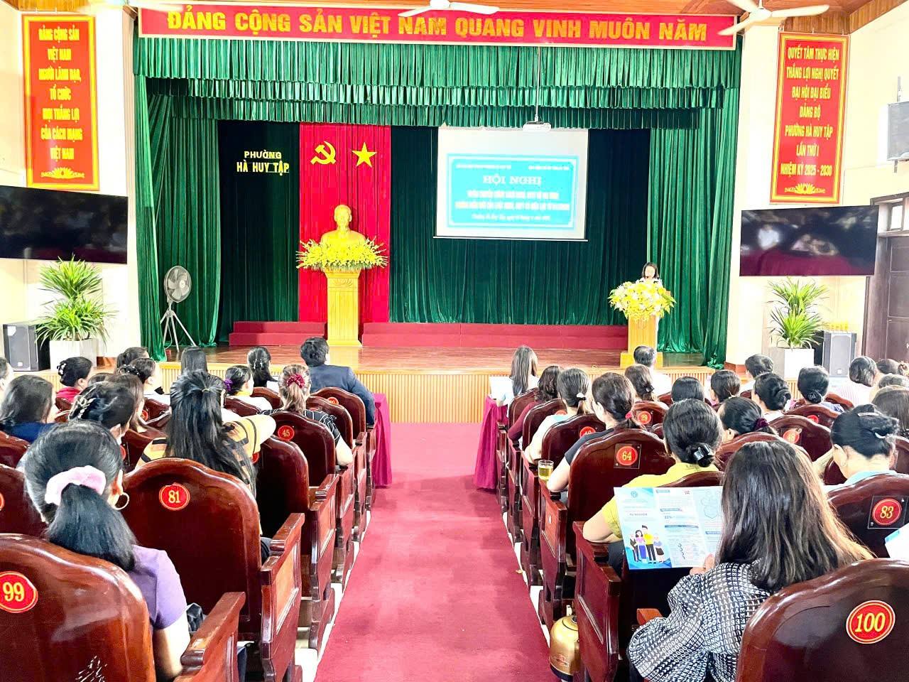 TUYÊN TRUYỀN CHÍNH SÁCH BHYT, BHXH CHO CÁN BỘ, HỘI VIÊN PHỤ NỮ