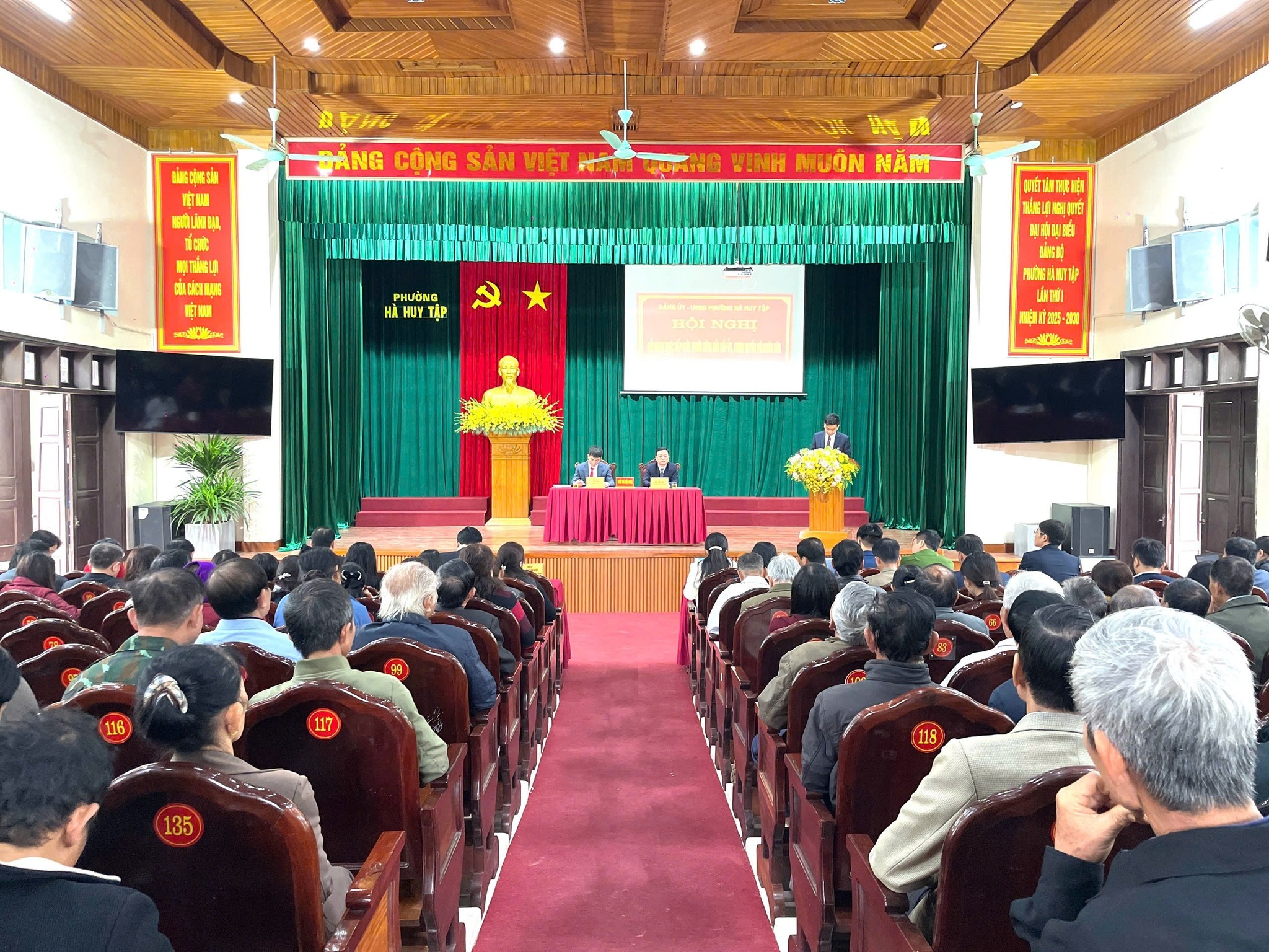 PHƯỜNG HÀ HUY TẬP TỔ CHỨC HỘI NGHỊ ĐỐI THOẠI TRỰC TIẾP GIỮA NGƯỜI ĐỨNG ĐẦU CẤP ỦY, CHÍNH QUYỀN VỚI NHÂN DÂN NĂM 2025