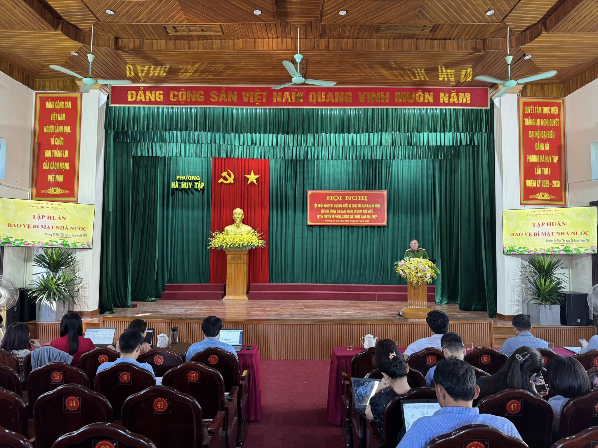 Công an phường Hà Huy Tập tập huấn bảo vệ bí mật nhà nước và an toàn thông tin mạng