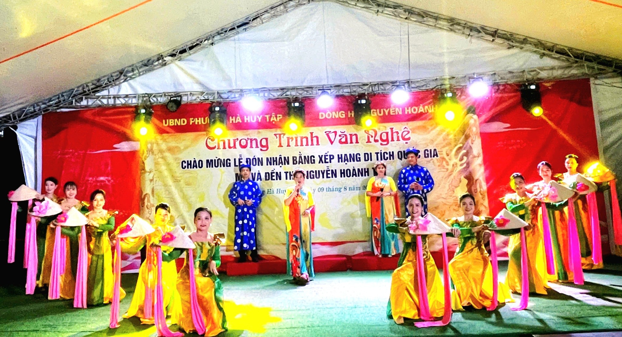 Đặc sắc đêm giao lưu văn nghệ chào mừng Lễ đón nhận Bằng xếp hạng di tích lịch sử cấp quốc gia Đền thờ và mộ Nguyễn Hoành Từ