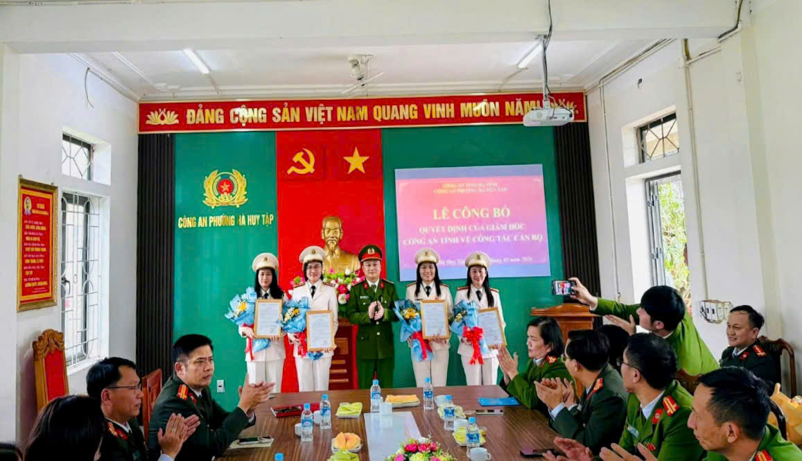 CÔNG AN PHƯỜNG HÀ HUY TẬP TIẾP NHẬN 3 ĐỒNG CHÍ CÔNG AN TỈNH VỀ CÔNG TÁC TẠI ĐƠN VỊ