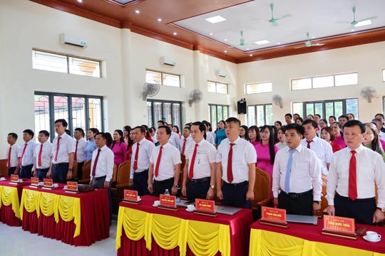Đảng uỷ - UBND - UB MTTQ phường Hà Huy Tập long trọng tổ chức Lễ chào cờ tháng 7/2026 