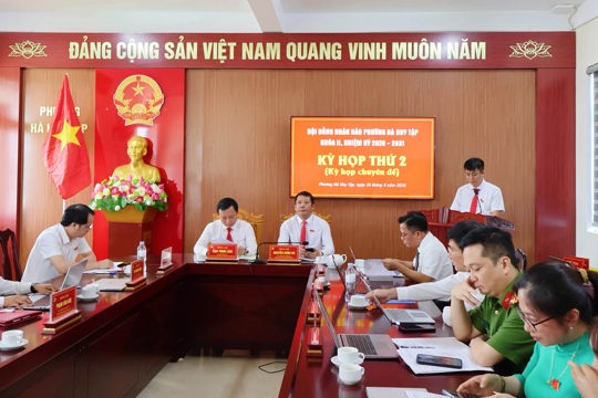 Hội đồng Nhân dân phường Hà Huy Tập khóa II chính thức thông qua việc thực hiện sắp xếp, sáp nhập 13 Tổ dân phố trên địa bàn