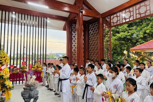 Võ đoàn Nghĩa Dũng – Chùa Giai Lam dâng hương tưởng niệm các anh hùng liệt sĩ nhân dịp 27/7