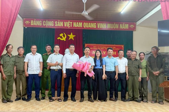 PCT HĐND phường Hà Huy Tập dự Ngày hội toàn dân bảo vệ an ninh Tổ quốc tại TDP 9