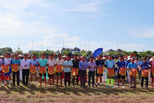 13 Tổ dân phố chính thức tranh tài giải bóng đá Nam phường Hà Huy Tập năm 2026 