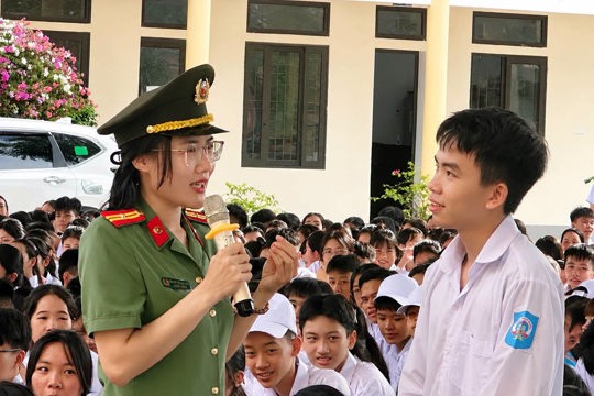 Trang bị “lá chắn” pháp luật và kỹ năng số cho học sinh trường THPT Lê Quý Đôn