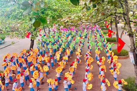 Dấu ấn ngành giáo dục phường Hà Huy Tập: Trường Tiểu học 2 Tân Lâm Hương vinh dự được UBND tỉnh tặng Cờ thi đua năm học 2025-2026
