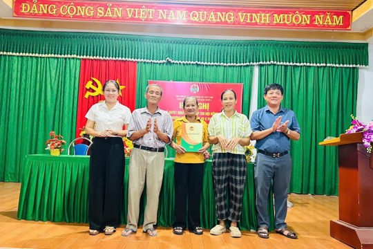 Tổ dân phố 4 hân hoan ra mắt Chi hội Nông dân sau sắp xếp  
