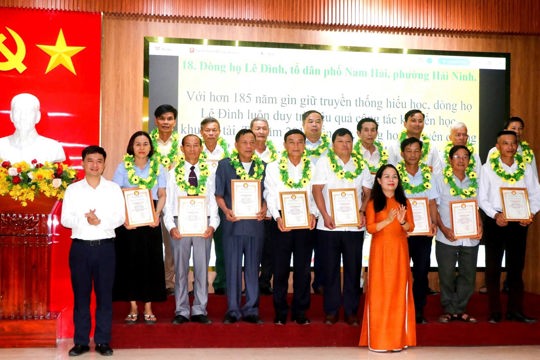 Phường Hà Huy Tập có 02 điển hình tiêu biểu được vinh danh trong phong trào học tập suốt đời giai đoạn 2001-2026