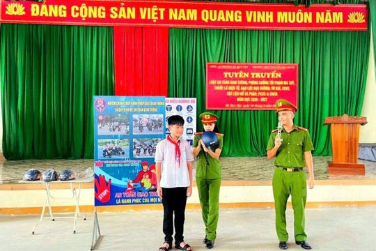 Trường THCS Nguyễn Hoành Từ tuyên truyền pháp luật, kỹ năng phòng ngừa tệ nạn xã hội cho học sinh