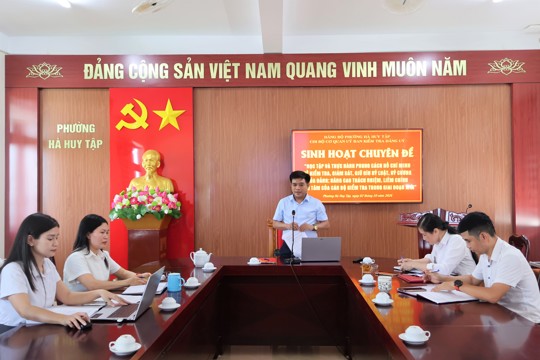 Chi bộ cơ quan Ủy ban kiểm tra, Đảng ủy phường Hà Huy Tập - đơn vị đầu tiên sinh hoạt chuyên đề "thực hành phong cách Hồ Chí Minh" theo Chỉ thị 07
