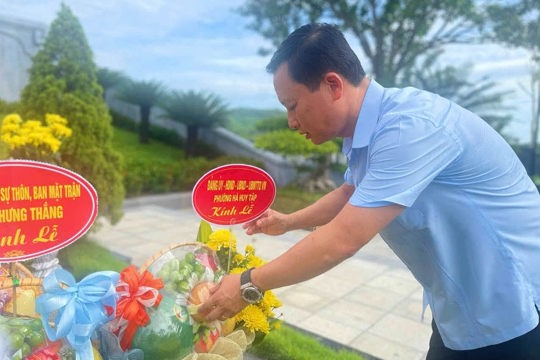 Lãnh dạo phường Hà Huy Tập dâng hương nhân Lễ giỗ lần thứ 85 của Tổng Bí thư Hà Huy Tập 