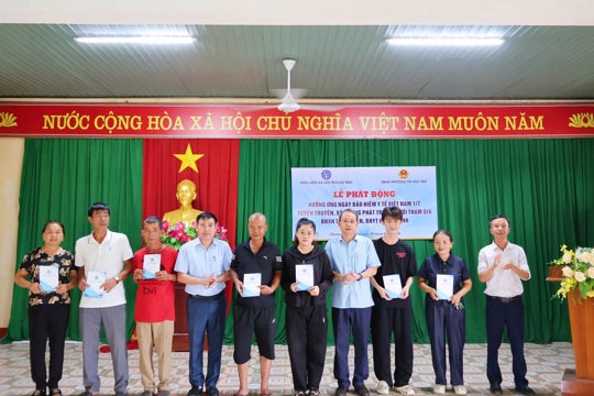 Bảo hiểm xã hội tỉnh Hà Tĩnh phối hợp với Ủy ban nhân dân phường Hà Huy Tập tổ chức phát động hưởng ứng Ngày Bảo hiểm y tế Việt Nam 