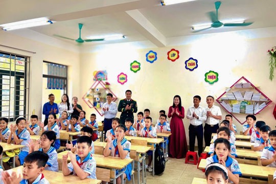 Hơn 2150 giáo viên và học sinh trường Tiểu học Hà Huy Tập đón chào năm học mới