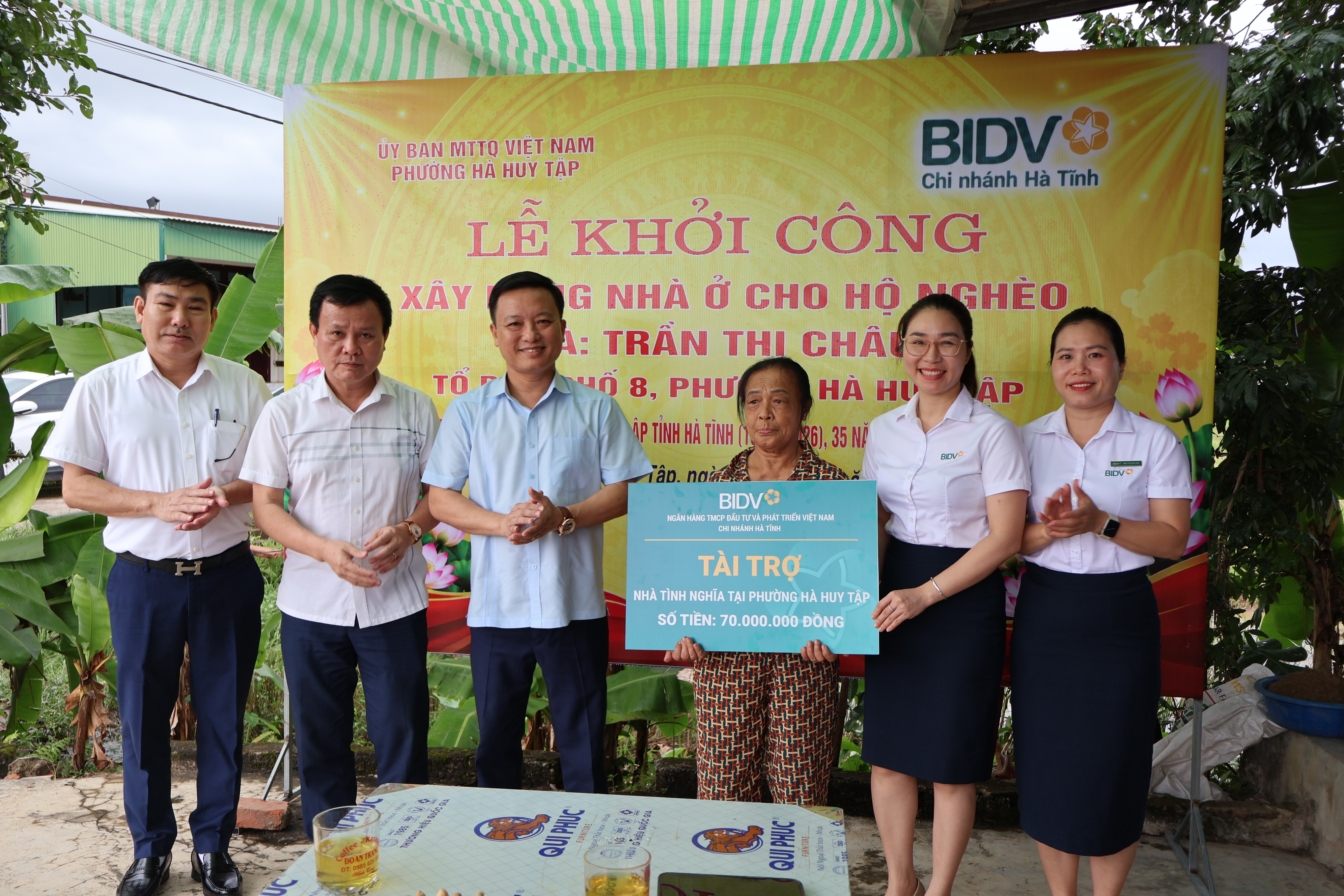Khởi công nhà ở cho hộ nghèo Trần Thị Châu tại TDP 8