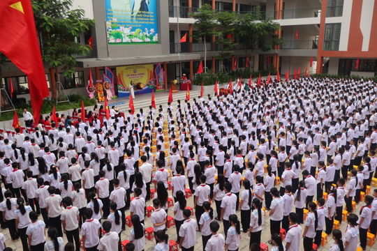Long trọng Lễ khai giảng năm học mới tại trường THCS Nguyễn Hoành Từ (phân hiệu 2)