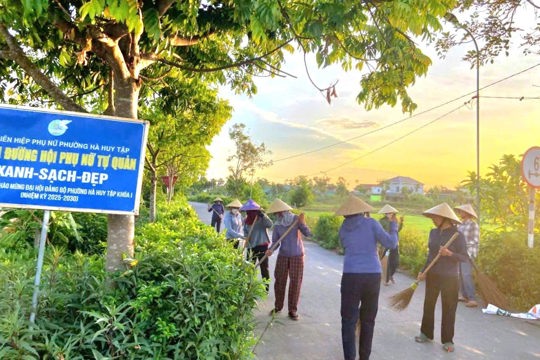 Hội LHPN phường Hà Huy Tập hưởng ứng phong trào "Toàn dân chung tay bảo vệ môi trường, vì một Việt Nam xanh - sạch - đẹp" 