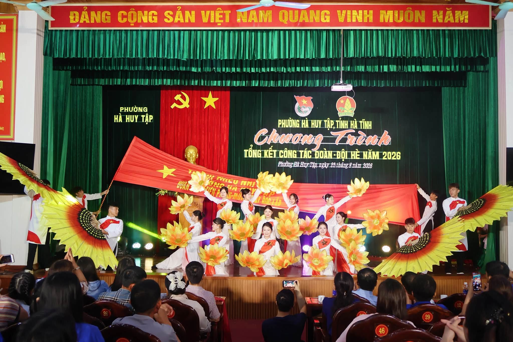 Mãn nhãn với chương trình đêm văn nghệ tổng kết công tác Đoàn - Đội hè năm 2026 của phường Hà Huy Tập