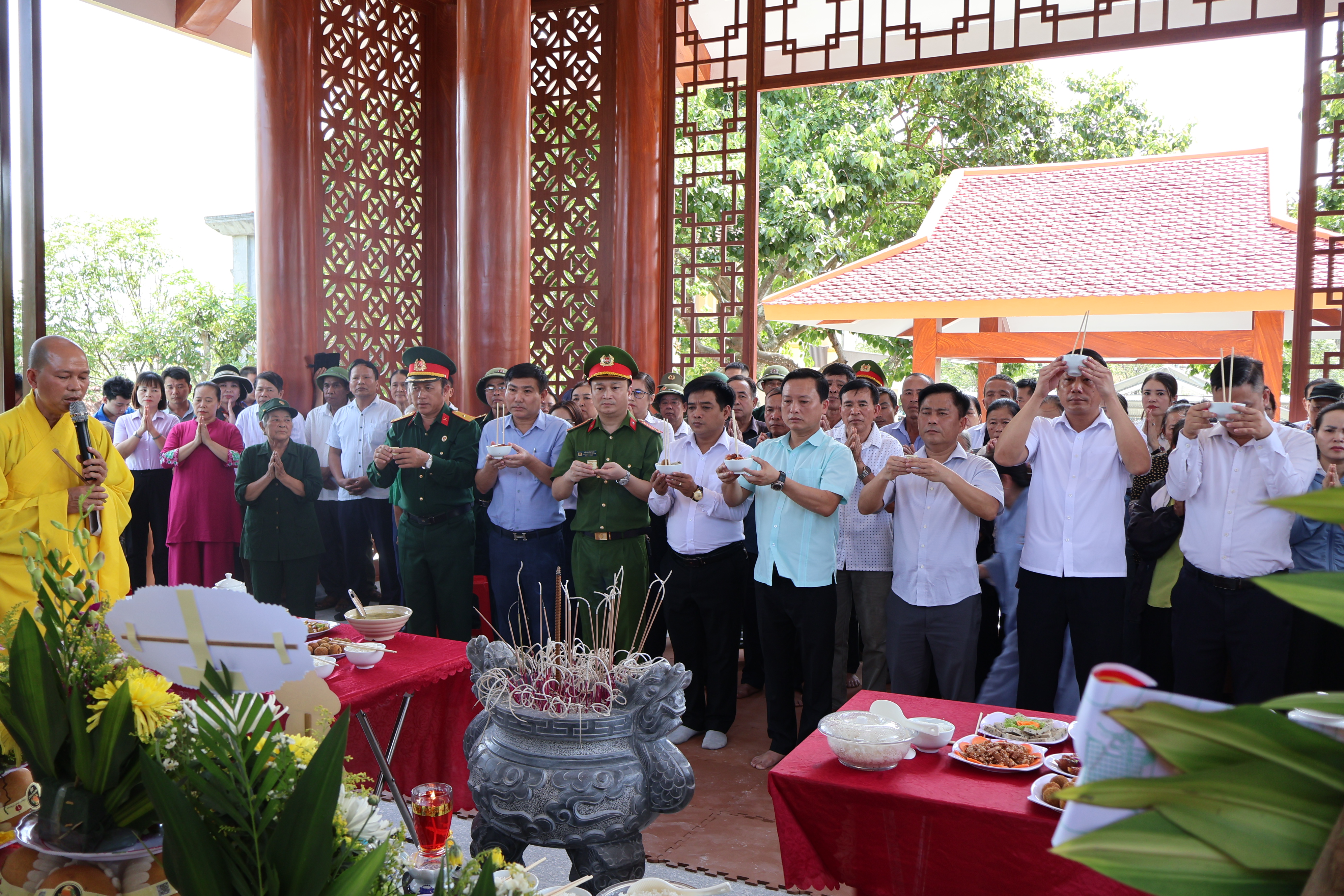 ,Phường Hà Huy Tập trang trọng tổ chức Lễ rước các Anh hùng Liệt sỹ về hợp nhất, an vị tại Nhà bia tưởng niệm Liệt sĩ phường Hà Huy Tập chung