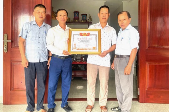 Phường Hà Huy Tập tích cực đẩy mạnh công tác rà soát, lập hồ sơ cấp đổi, cấp lại Bằng “Tổ quốc ghi công” 