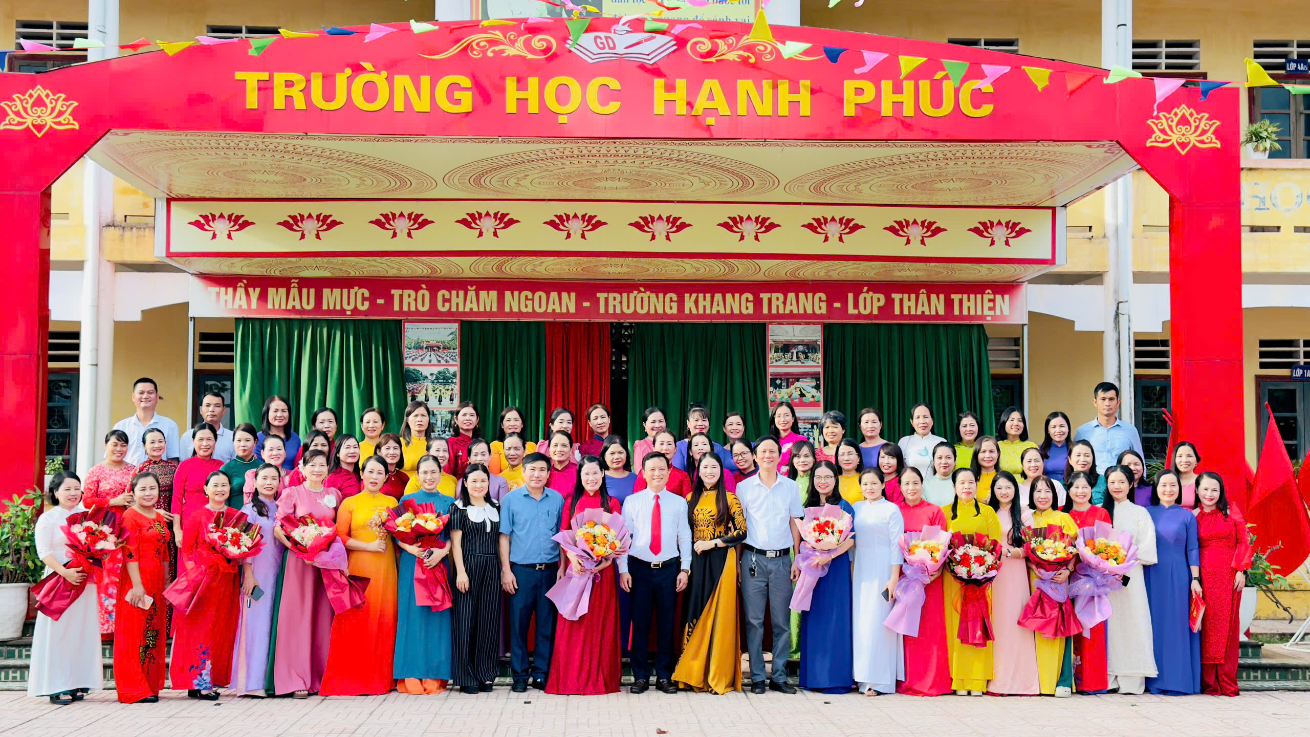 Ra mắt Đảng bộ trường Tiểu học Hà Huy Tập và công bố quyết định thành lập các chi bộ trực thuộc