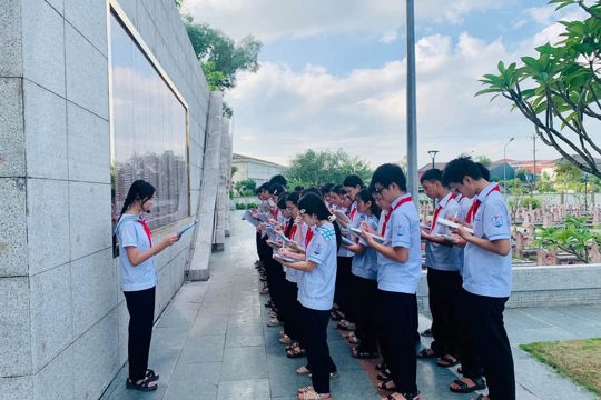 học tập từ di sản - Tiết học Ngữ văn đầy cảm xúc của giao viên và học sinh trường THCS Nguyễn Hoành Từ