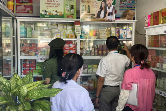 Phường Hà Huy Tập tăng cường công tác kiểm tra liên ngành về dược, mỹ phẩm trên địa bàn