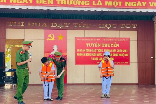 Tuyên truyền, giáo dục pháp luật cho học sinh Trường THCS Nguyễn Hoành Từ