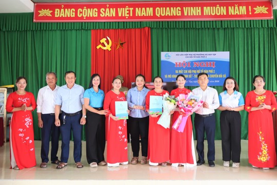 Phụ nữ phường Hà Huy Tập ra mắt Chi hội Phụ nữ Tổ dân phố 2 và mô hình "Gia đình số"  