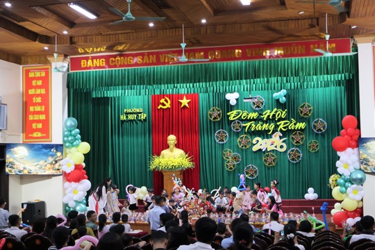 Phường Hà Huy Tập tổ chức chương trình Trung thu "Đêm hội trăng rằm" cho con em cán bộ, công chức và người lao động 