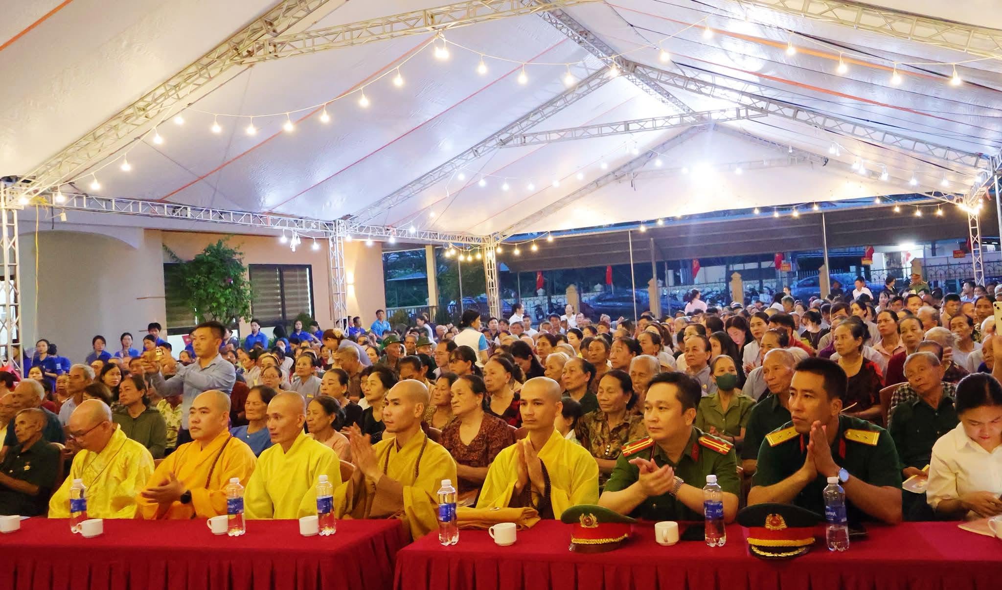 Linh thiêng đêm cầu siêu các anh hùng Liệt Sỹ tại phường Hà Huy Tập