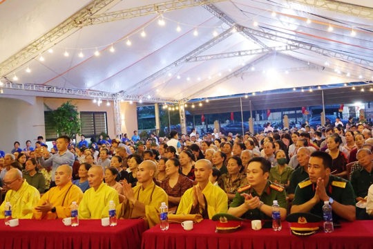 Linh thiêng đêm cầu siêu các anh hùng Liệt Sỹ tại phường Hà Huy Tập