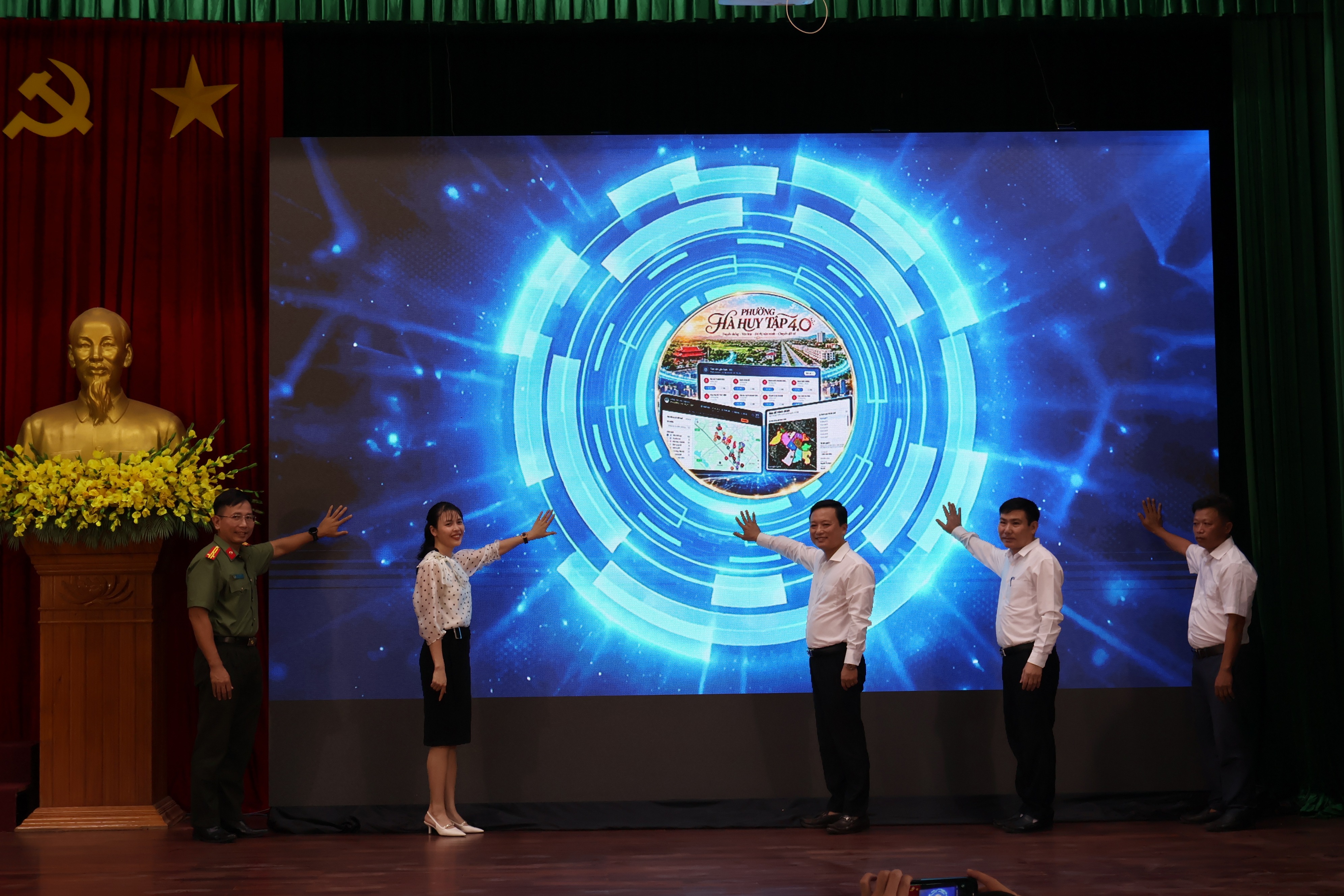 Phường Hà Huy tập long trọng tổ chức Lễ ra mắt "Nền tảng tiện ích số phường Hà Huy Tập" 